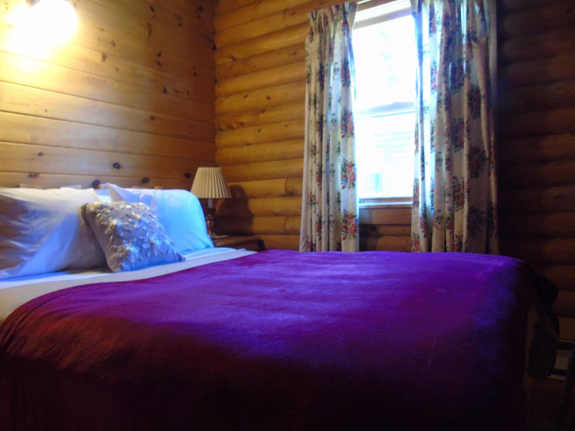 Cajun Cedar Log Cottages Margaree Forks Bagian luar foto